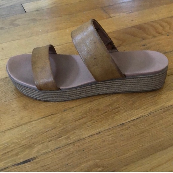 Platform sandal - Picture 2 of 2
